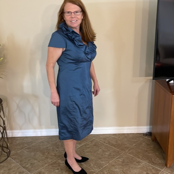 A dress full of beautiful ruffles around the top, metallic green-blue, lined - Picture 2 of 6